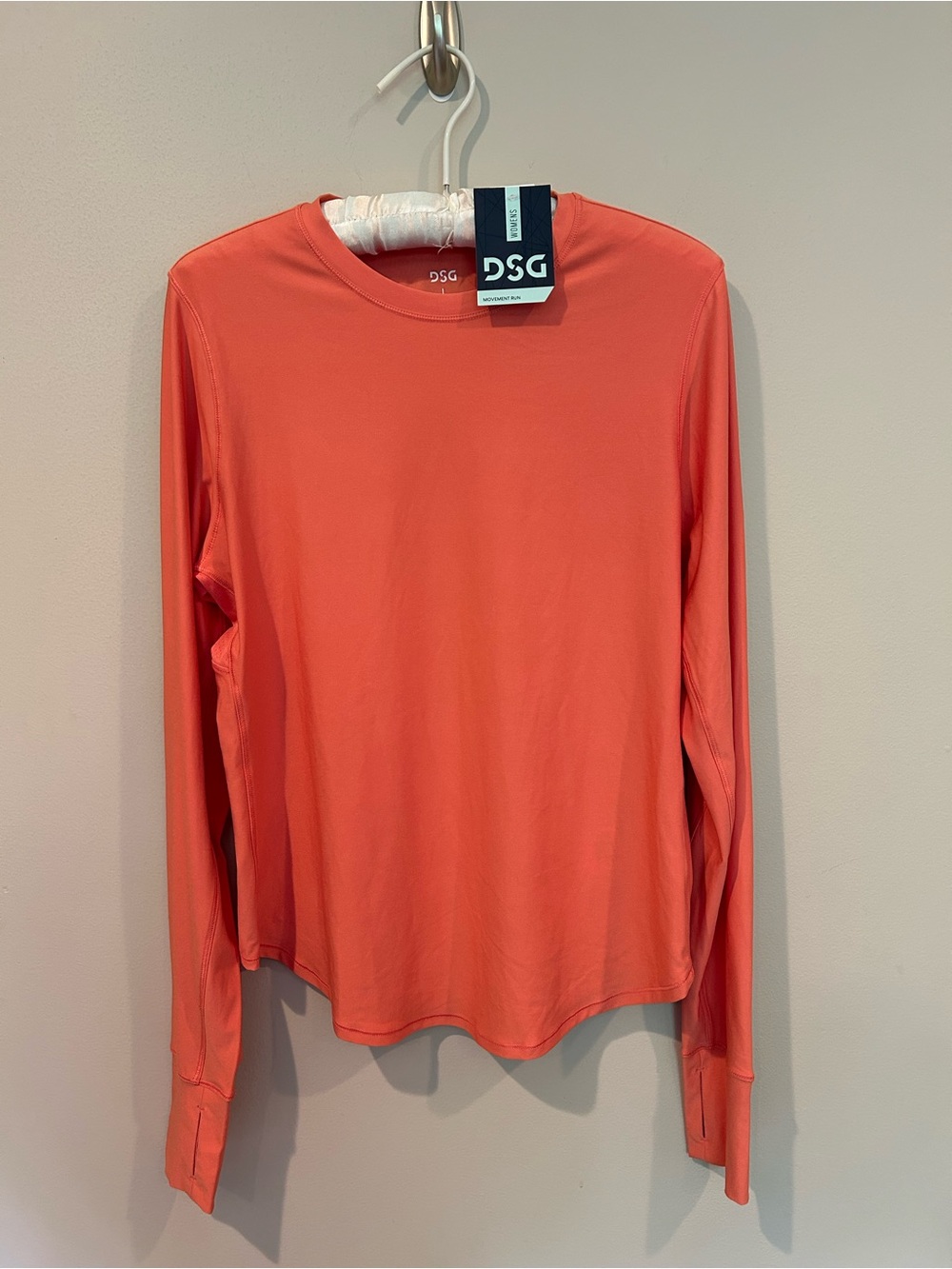 NWT DSG Coral Long Sleeve Women's active top. Size Large